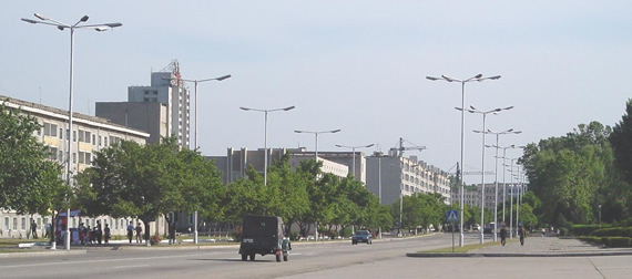nk-pyongyang-streetscene.jpg